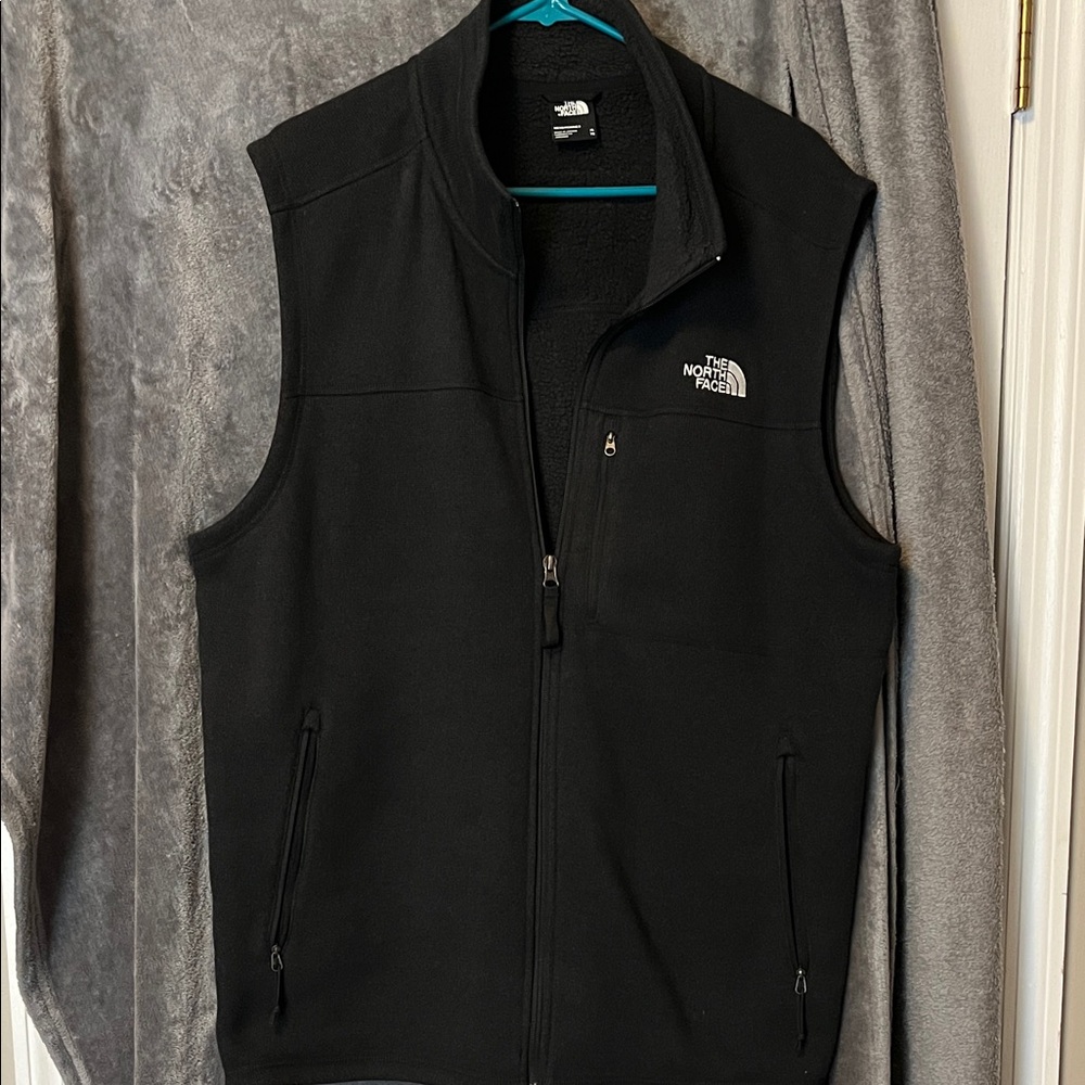 The North Face Men's Black Fleece Vest